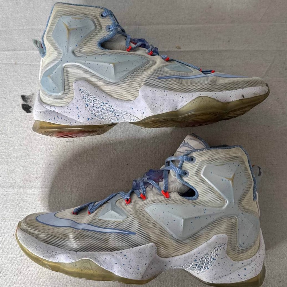 Nike LeBron 13 Christmas Basketball Shoes Mens Sz 9.5 White Blue Athletic Traine
